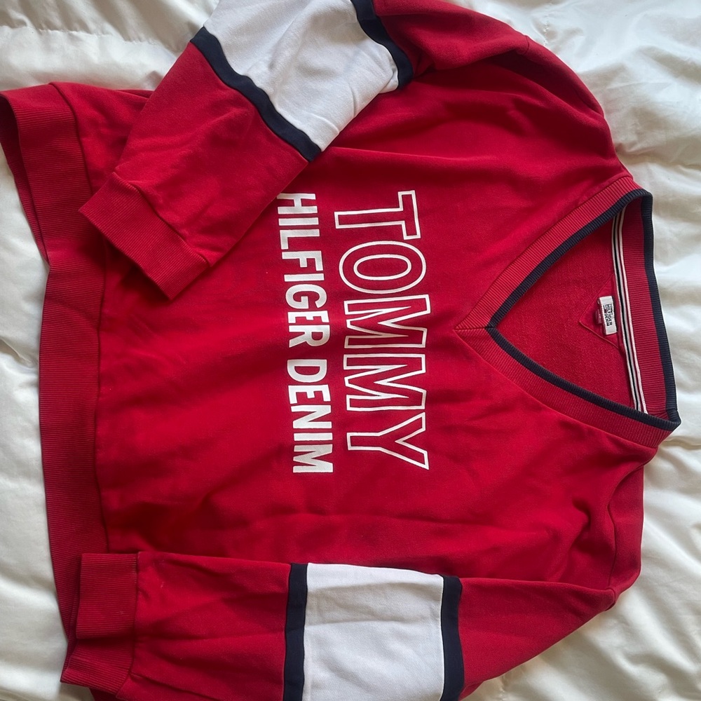 Trendy Vintage Tommy Hilfiger Red V-Neck Sweatshirt
